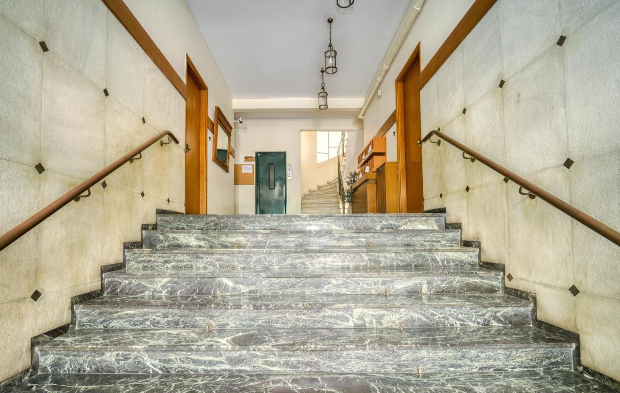 Elegant Light Two Bedroom Apartment In City Center Athens Exterior photo