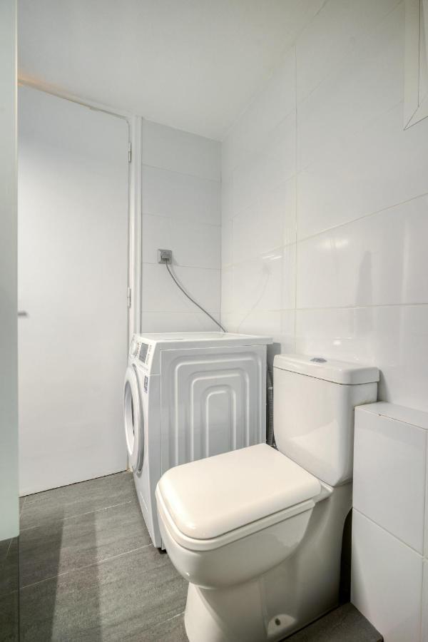Elegant Light Two Bedroom Apartment In City Center Athens Exterior photo
